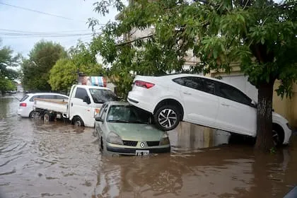 inundacion-tragica-en-bahia-blanca-se-restablece-ZMTRXHVKYNCLRBUFLMQFZCLCPM